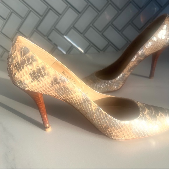 STUART WEITZMAN GOLD SILVER SNAKESKIN HEELS/ PUMPS  SIZE 7.5 M - Picture 16 of 16